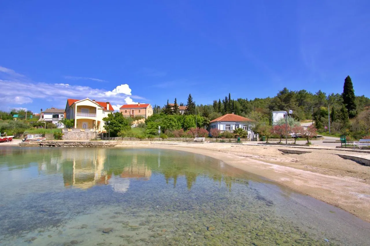 Sunshine Place By The Beach Lukoran 0*,  Chorvatsko