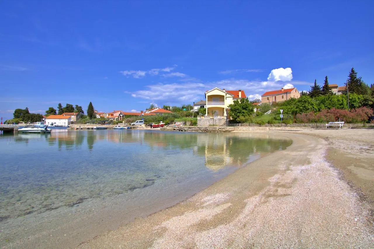 Sunshine Place By The Beach Lukoran Apartmán