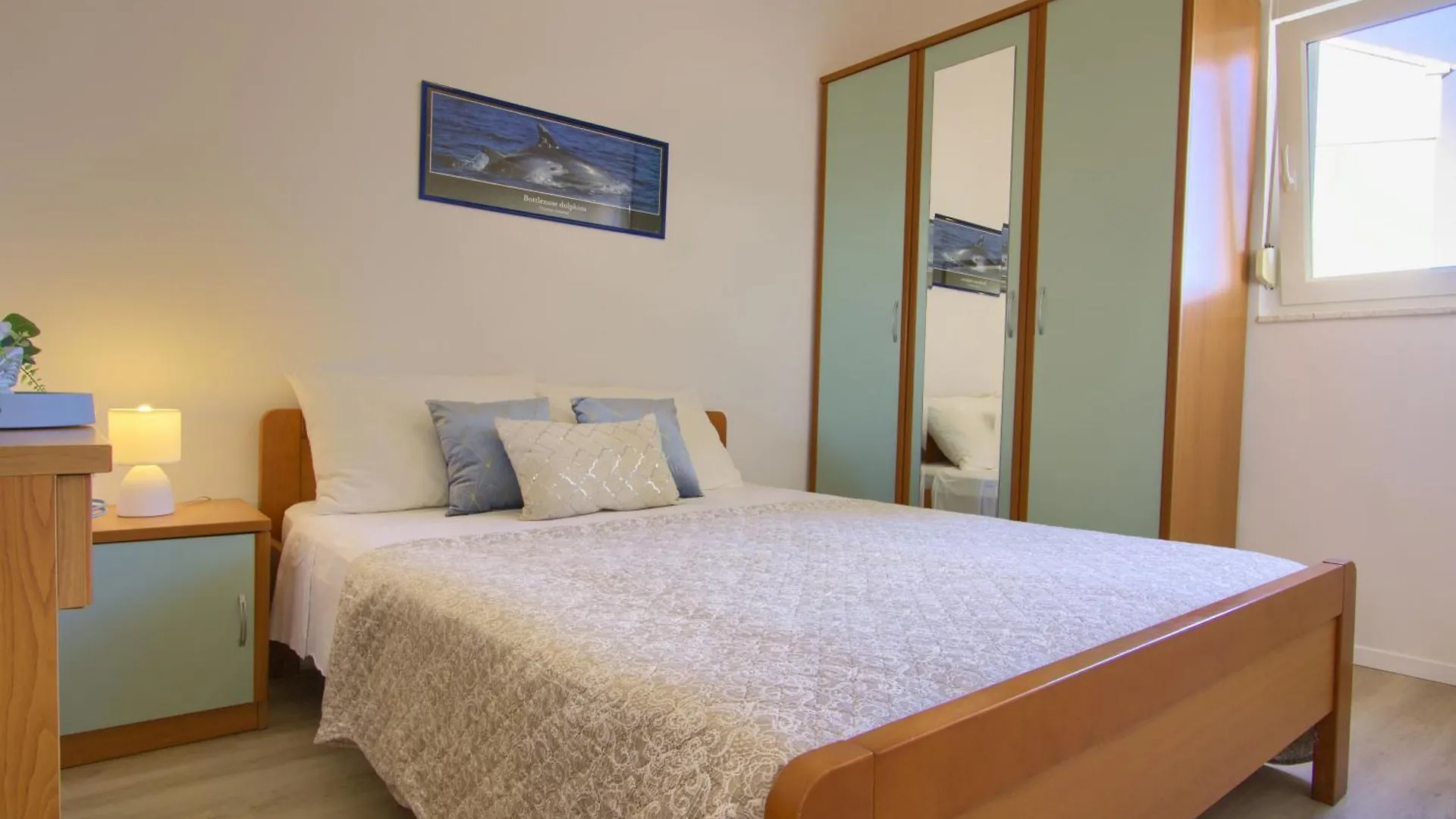 Sunshine Place By The Beach Lukoran Apartmán